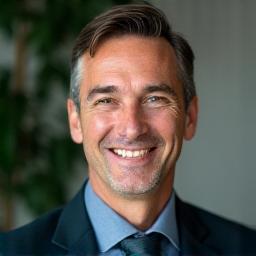Portretul lui Andrei Stoica, coach specialist în dezvoltare personală și reziliență